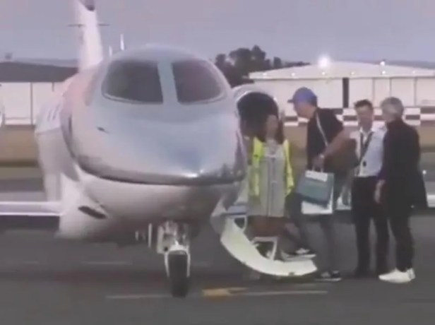 Adorni suma millas a las oscuras rutas aéreas del dinero&nbsp;libertario