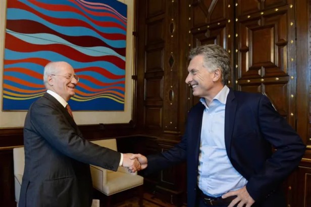 Rocca ordena, Macri&nbsp;dignifica