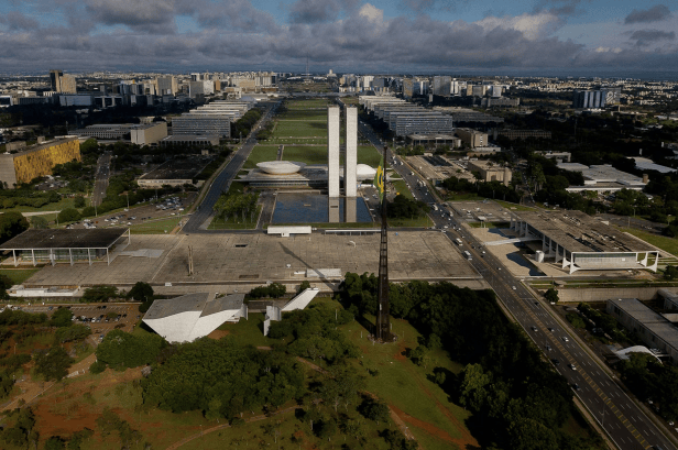 La capital de Brasil, el bastión de Flávio Bolsonaro que encierra los secretos de la resistencia a&nbsp;Lula